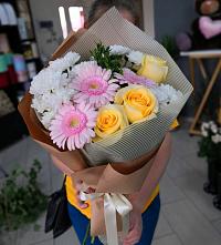Букет цветов из:  Герберы, Розы и Хризантемы в Саранске